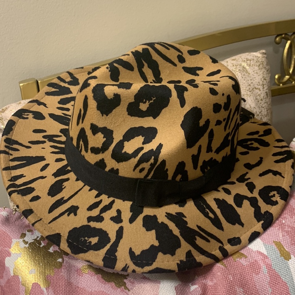 Cute Hat ❤️ - Picture 2 of 3